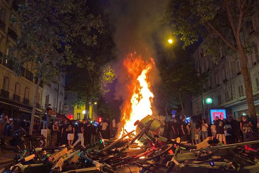 Paris protesters set fires, face off with police as Floyd outrage goes global